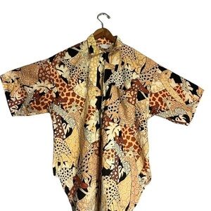 VINTAGE Mirrors Giraffe Graphic Short Sleeve Button Down